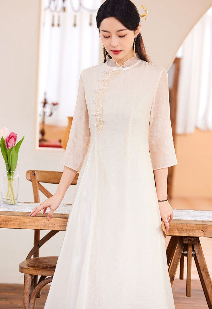 Chinese Style Dress with Retro Ethnic Embroidery and Slim Fit Cheongsam Collar