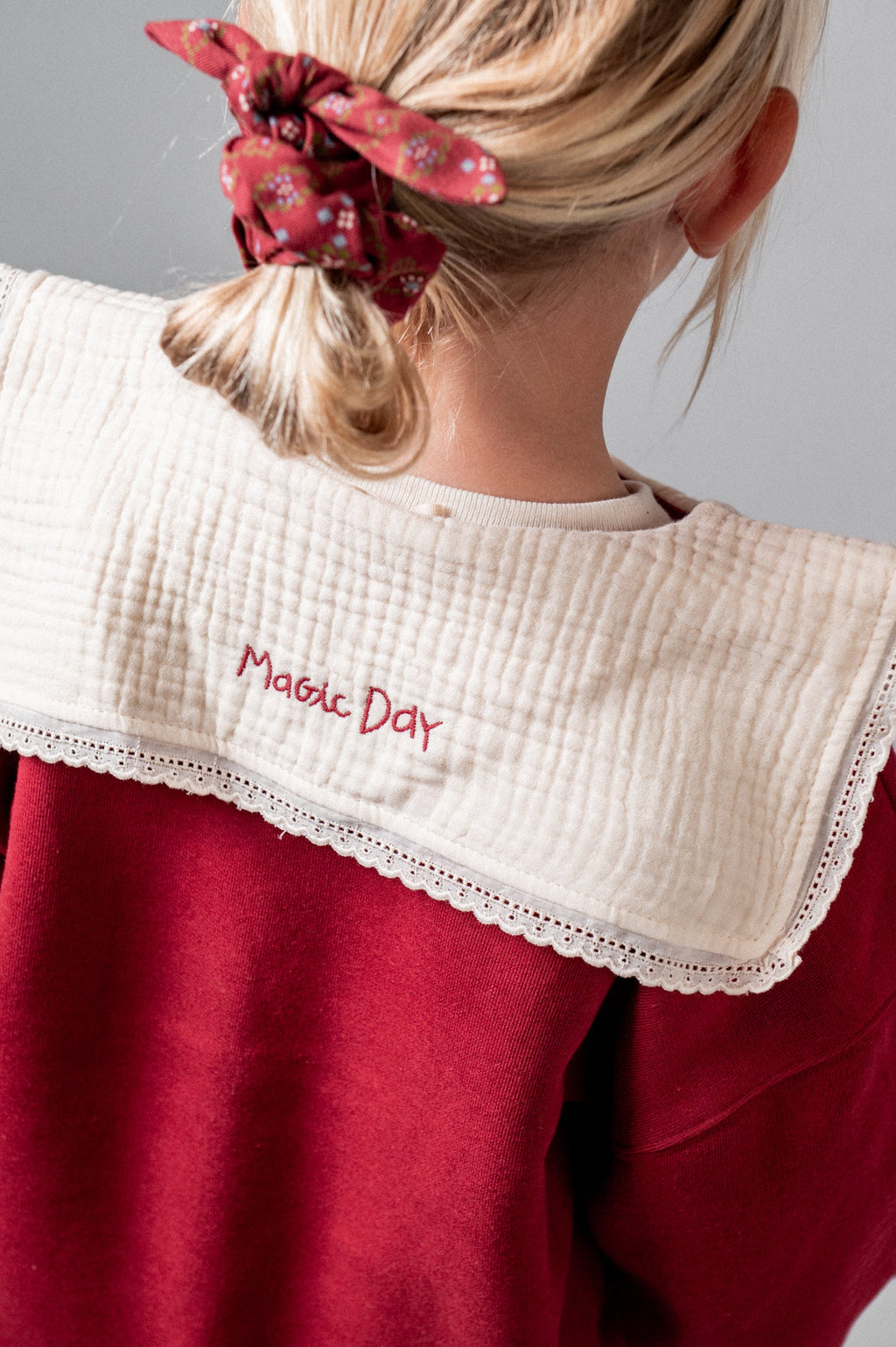 Birnit Embroidered Collar Sweatshirt