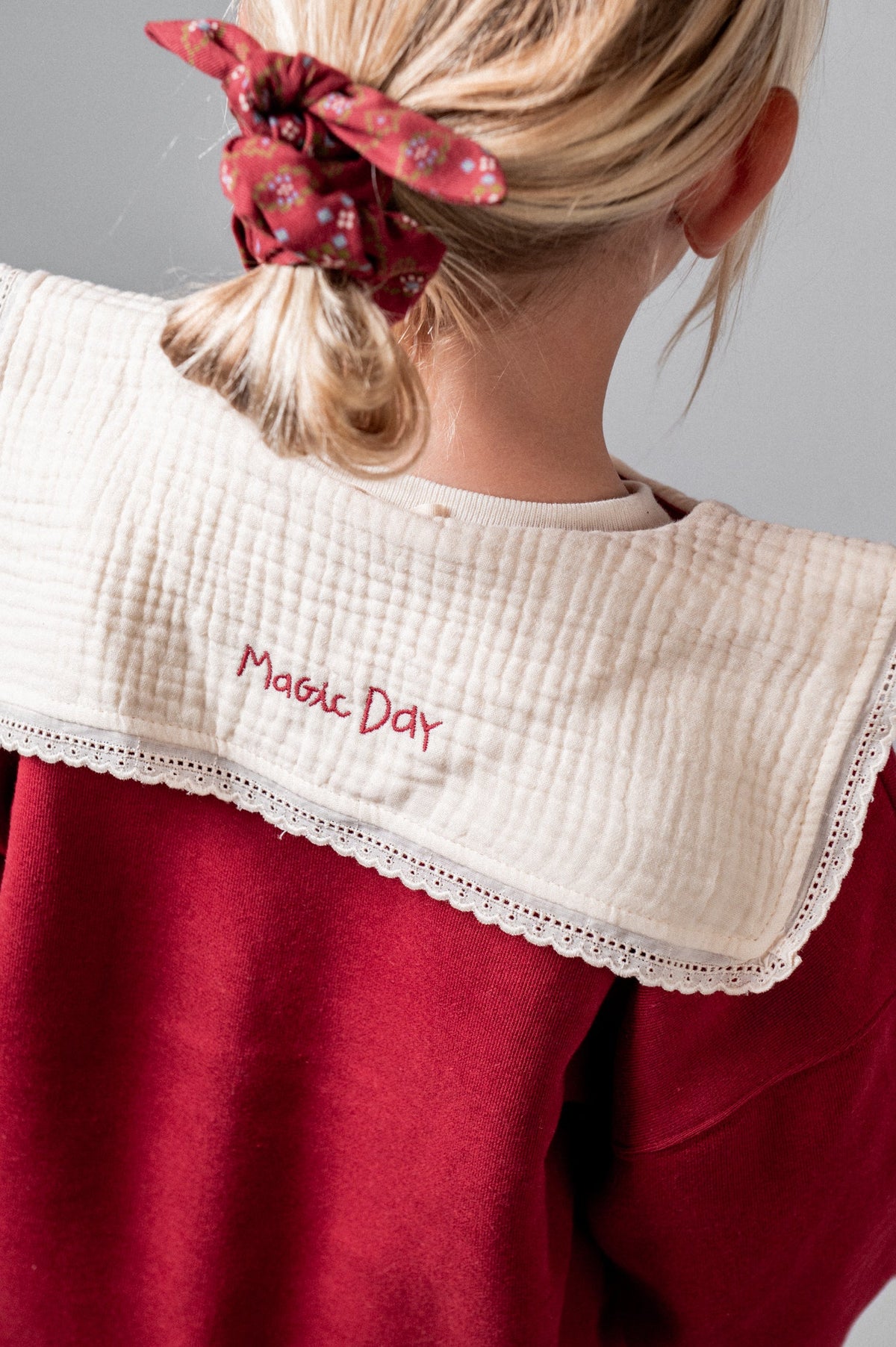 Birnit Embroidered Collar Sweatshirt